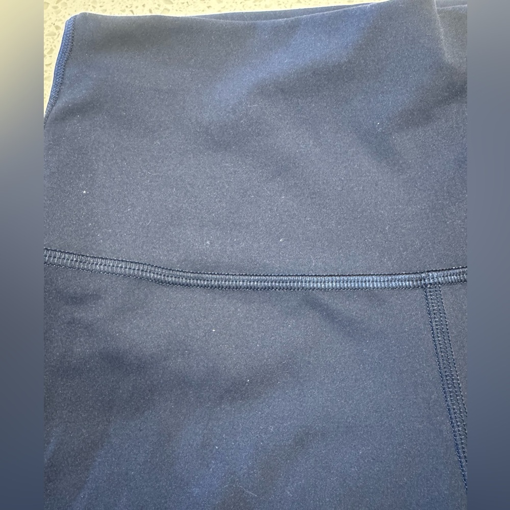 Lululemon Women’s Size 4 Align Yoga 6’ Shorts Navy Blue NWOT - never worn - Picture 7 of 9
